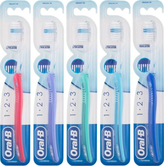 Εικόνα της ORAL-B 1-2-3 INDICATOR TOOTHBRUSH MEDIUM 35mm. Οδοντόβουρτσα χειρός Μέτρια, Εργονοµικά σχεδιασµένη λαβή για άνεση και έλεγχο.